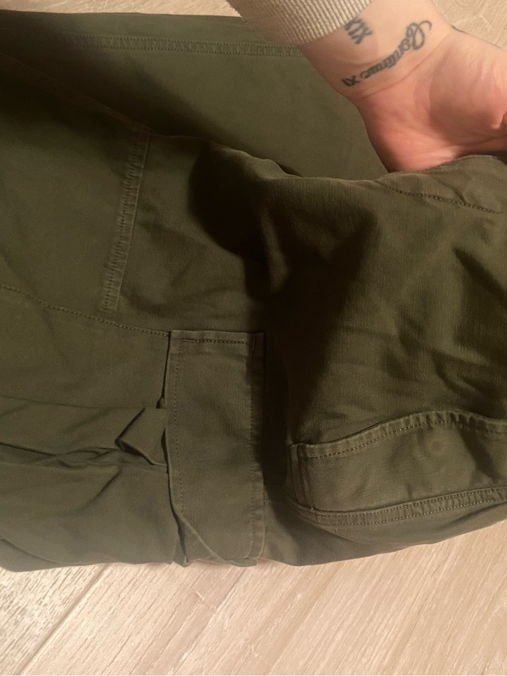 TNA Olive Green Cargo Pants Women wide Leg Buckle Pocket Adjustable size 2 - Picture 3 of 10
